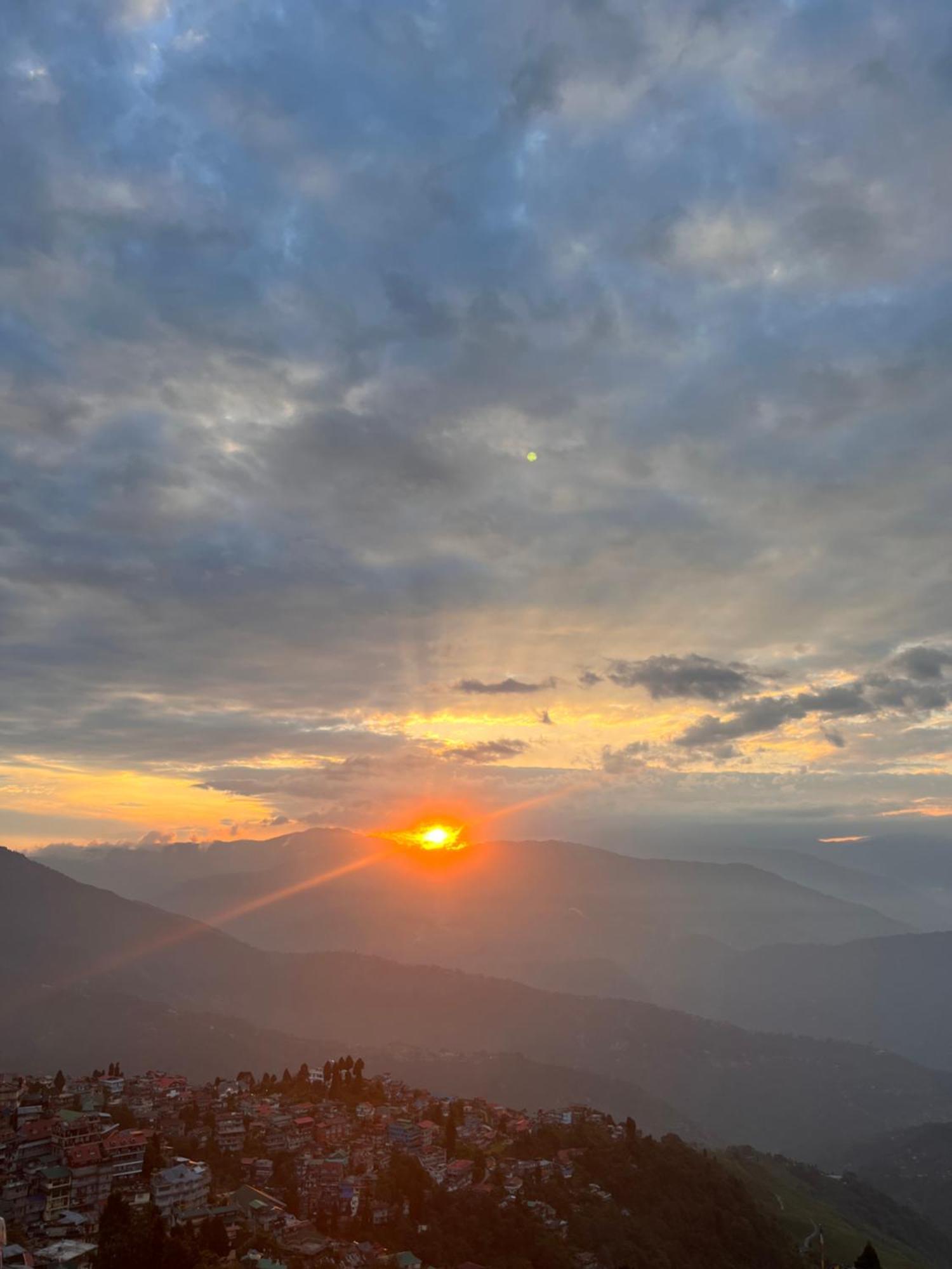 Eagle'S Nest Homestay Дарджилинг Экстерьер фото